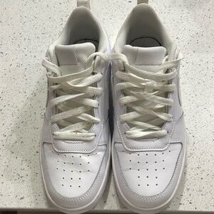 Nike youth shoes great condition